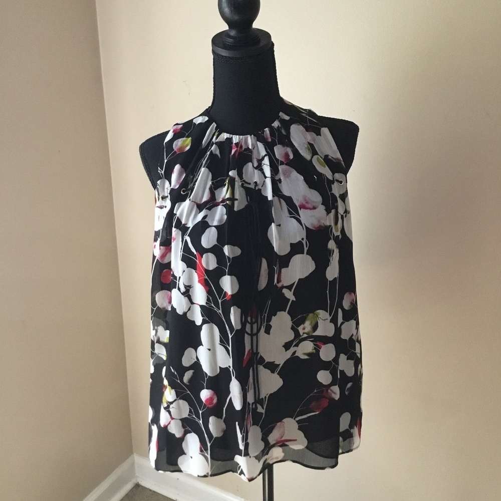 Ellen Tracy Women’s Black Floral Print Top Blouse With Grommet Tie Size M NWT